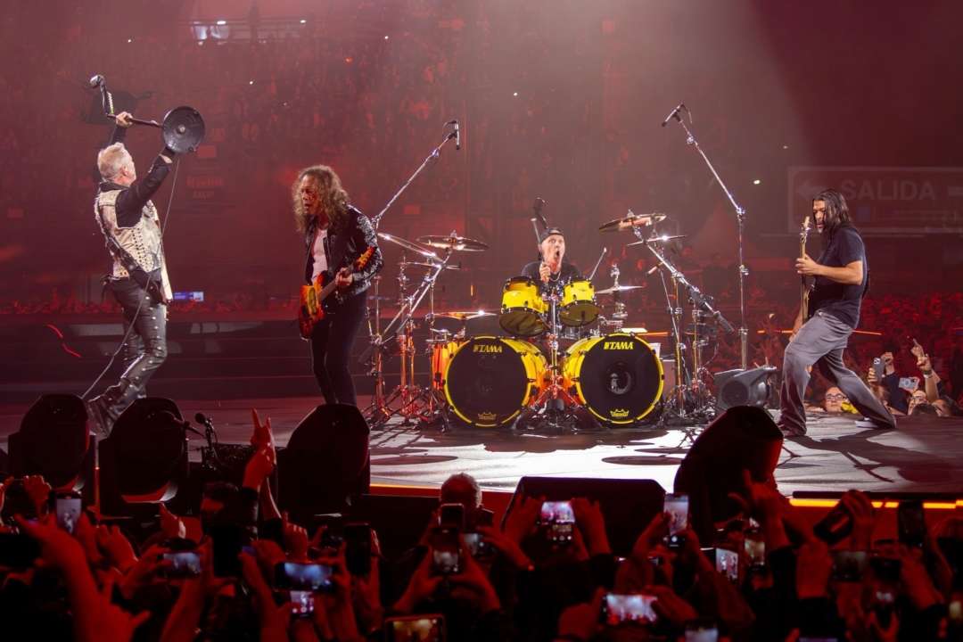 Metallica зворушена: український військовий зіграв їхню пісню на бандурі