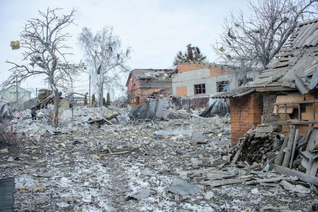 Окупанти здійснили авіаналіт на житлові будинки у Сумах: загинули 22 людини