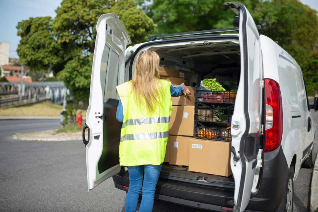 Продукты в зоне боевых действий будут выдавать бесплатно/Фото: Pexels Женщина