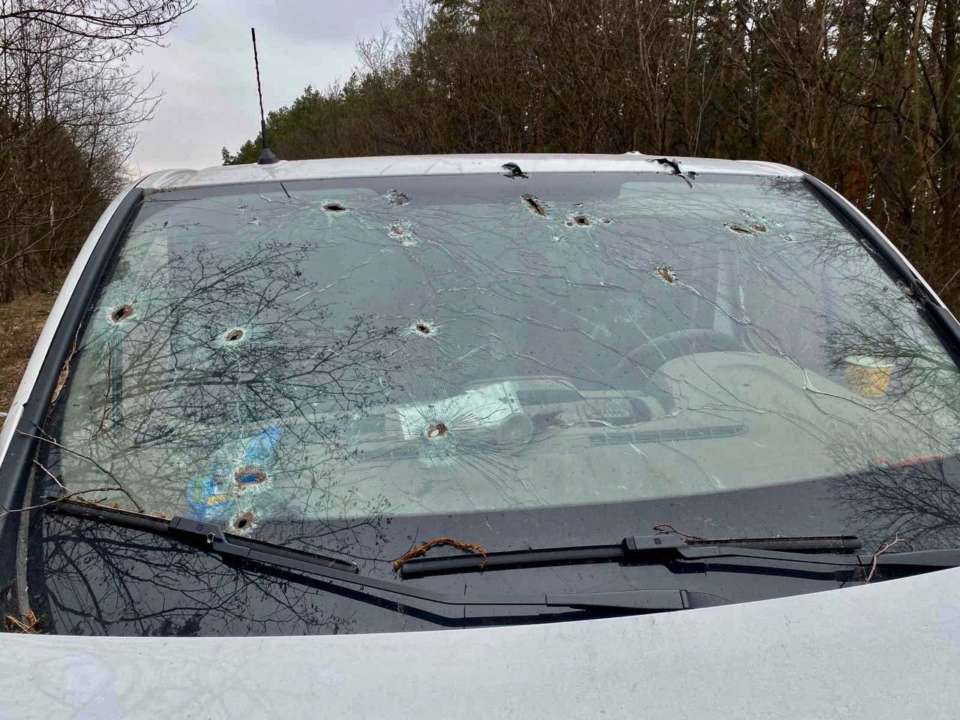 В Киевской области нашли тело расстрелянного россиянами мужчины/Фото: ANDRII NEBYTOV Авто