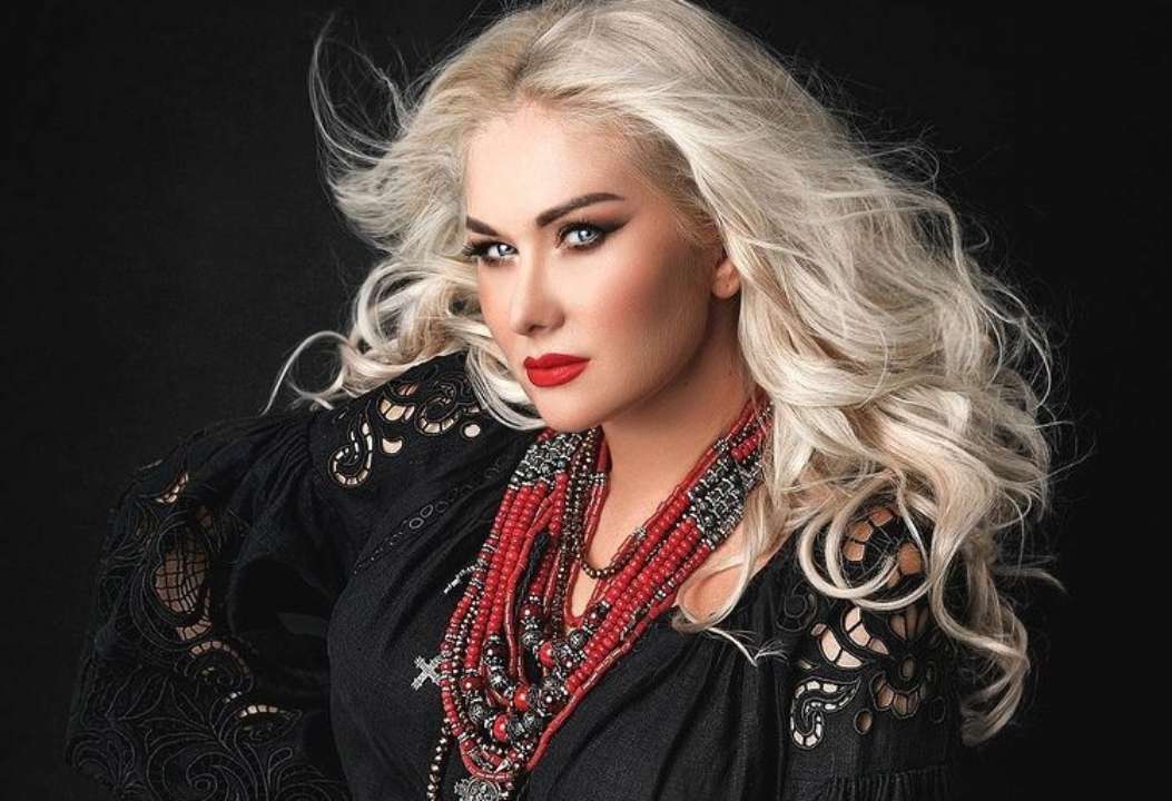 Катерина Бужинська вразила символічним образом/Фото: buzhynska/instagram З колосками пшениці та плетеним убором: Катерина Бужинська вразила символічним образом