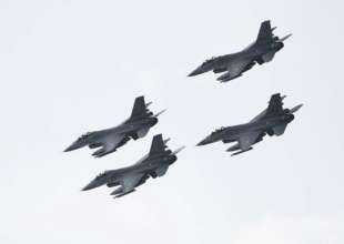 Кулеба заявив, що уже обговорює передання Україні винищувачів F-16/Фото: Michel Porro/Getty Images Американські винищувачі F-16