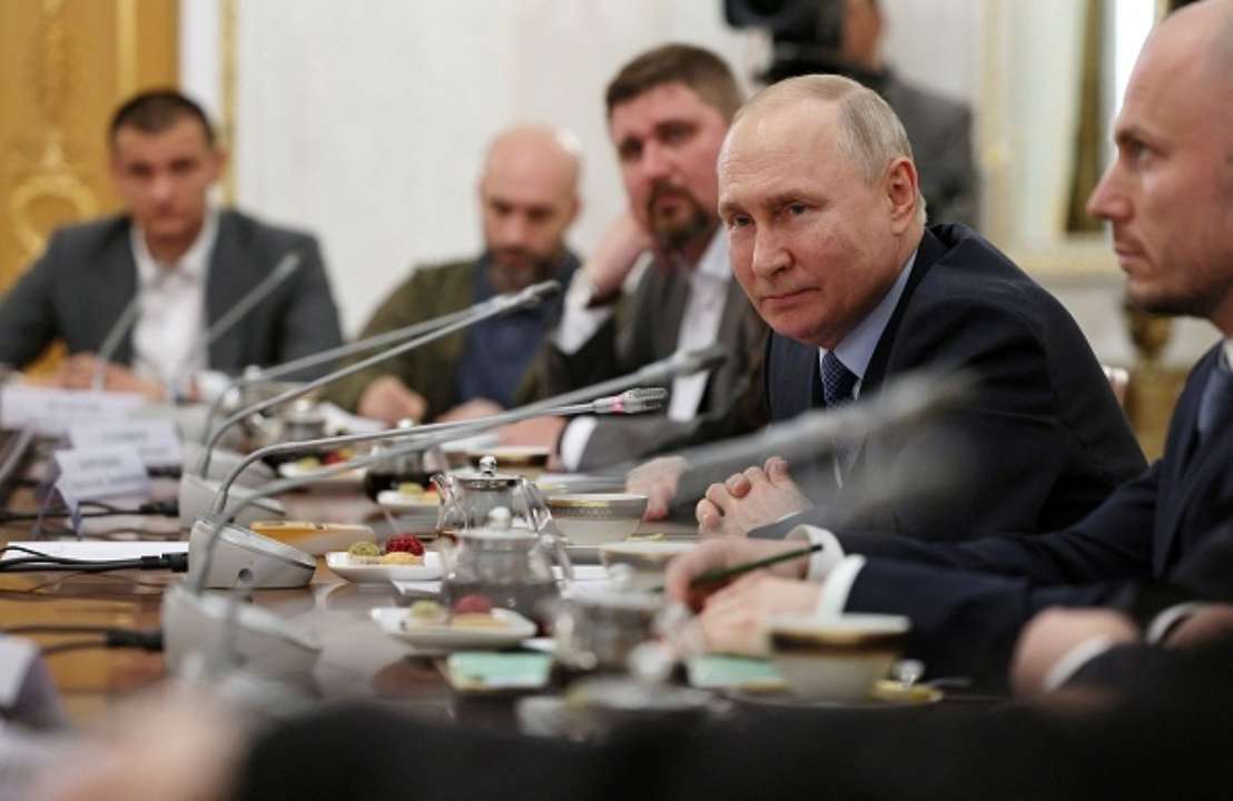 Российских пропагандистов держали неделю на карантине перед встречей с путиным/Фото: Getty images