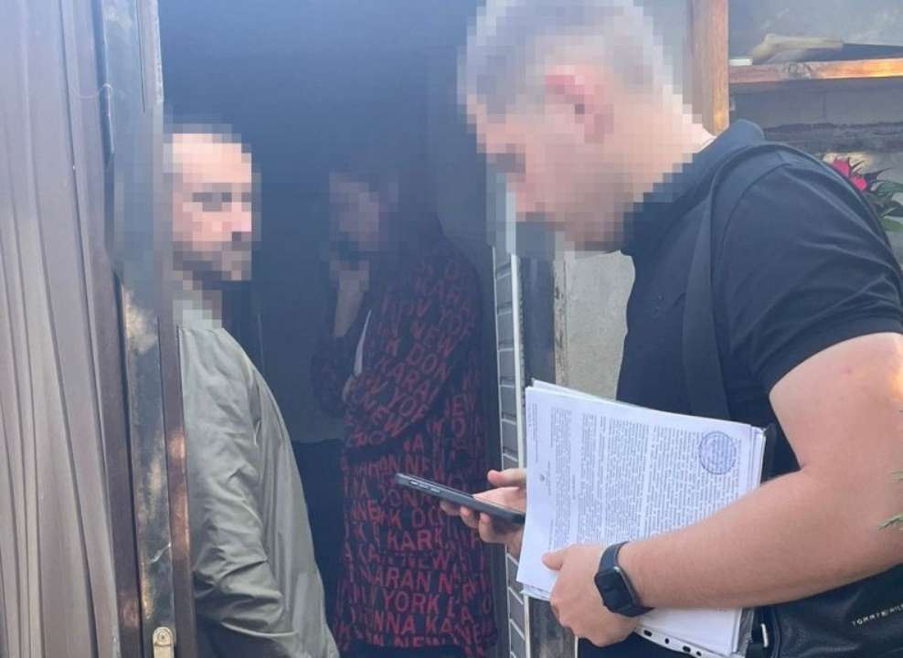 Підозрювані закупили меблі для навчальних закладів зі збитками у понад 3 млн грн Підозрювані закупили меблі для навчальних закладів зі збитками у понад 3 млн грн