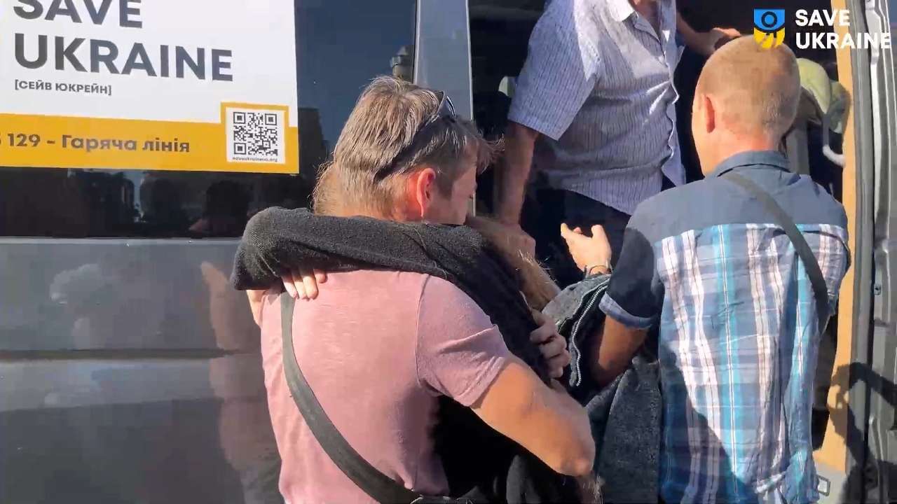 В Украину вернули еще 13 детей: трогательные кадры встречи с родными