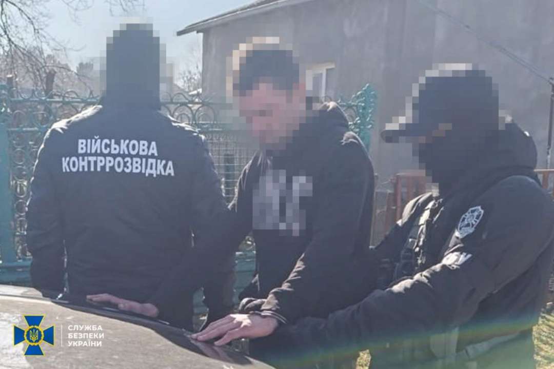 Фото: ТГ-канал Служба безпеки України Безробітний з Хмельниччини шпигував за військовими аеродромами: його затримано