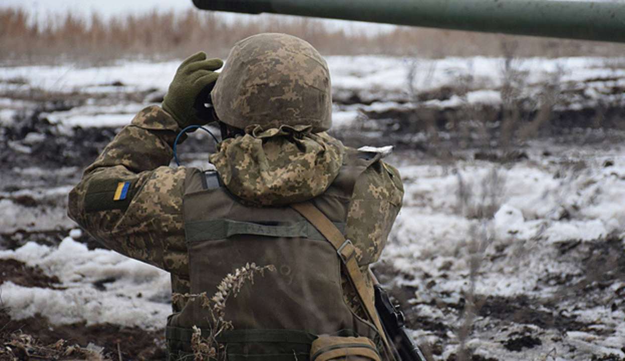 На Донбассе снайпер ранил украинского военного
