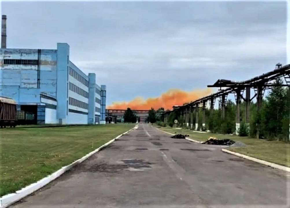 Аварія на "Рівнеазоті": українців попередили про загрозу кислотних дощів через викид газу