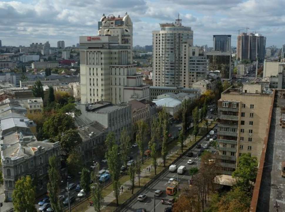 У Києві восьмирічний хлопчик впав з 21-го поверху