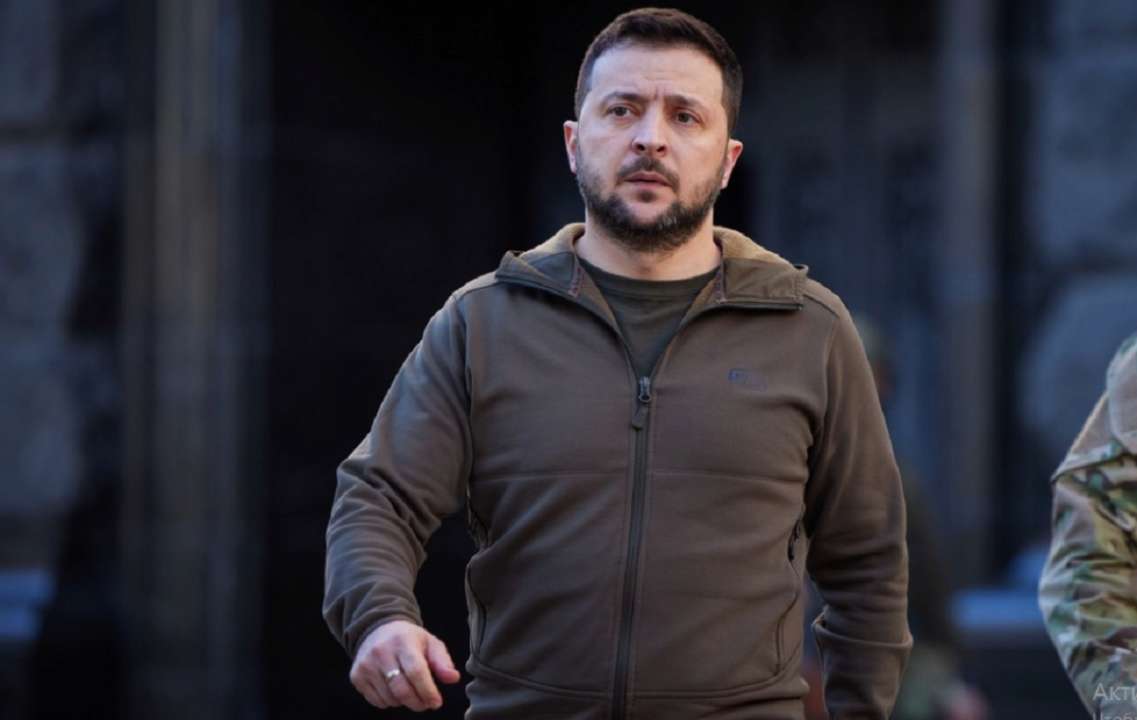 На аукціоні купили флісову кофту Зеленського