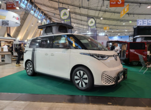 Немцы превратили электрический фургон Volkswagen в впечатляющий кемпер/Фото: Alpincamper Volkswagen ID. Buzz от Alpincamper