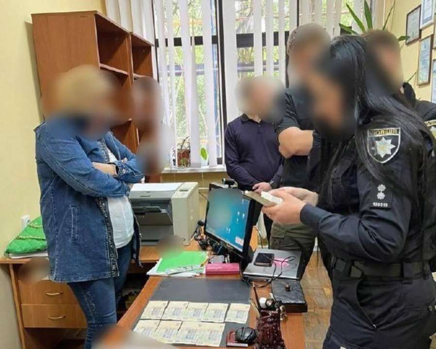 У Київській області завідувачка кафедри виявилася хабарницею / Фото: t.me/press_kobl У Київській області завідувачка кафедри виявилася хабарницею / Фото: t.me/press_kobl