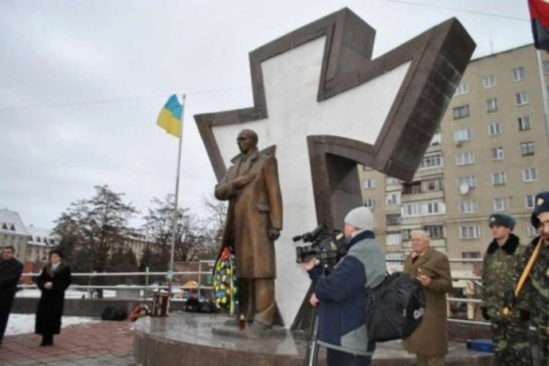 68,1% українців позитивно ставиться до Бандери, 10,4% — до Катерини II — соцдослідження