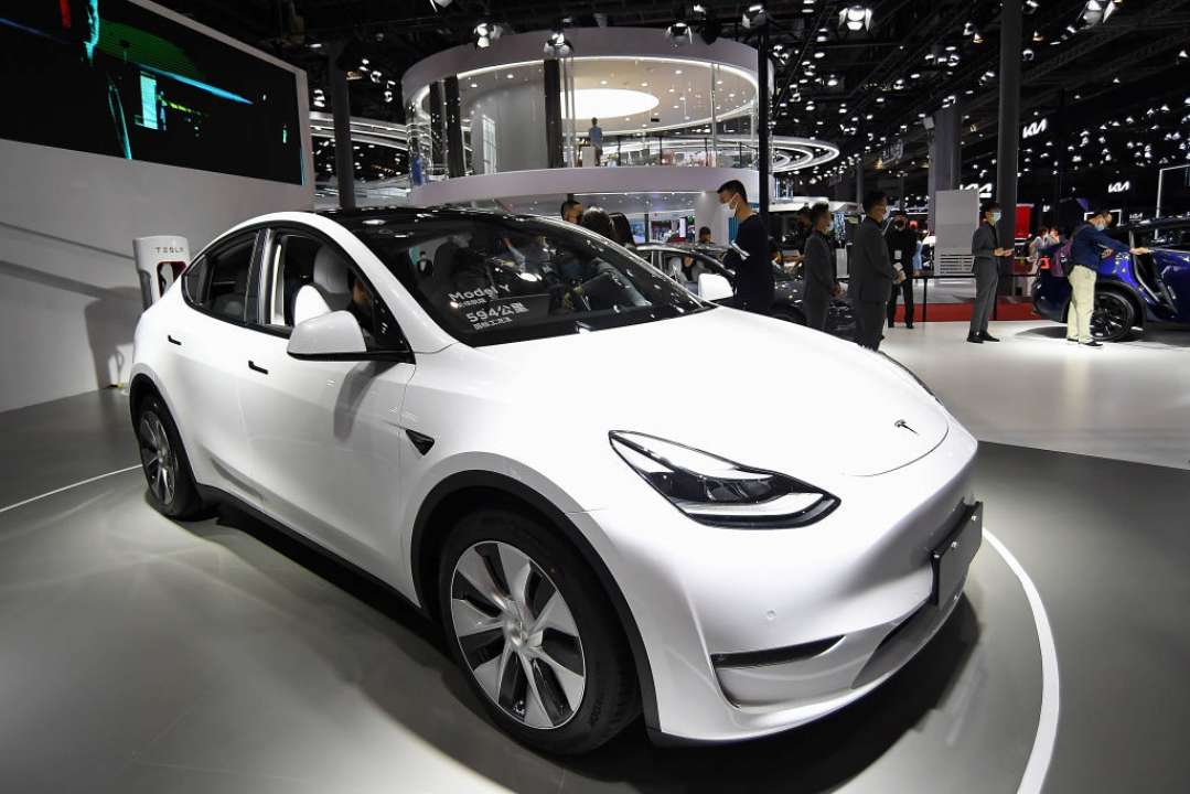 Getty Images/Global Images Ukraine Tesla по-мелітопольськи: леді поставила свій ВАЗ на зарядку. Фото