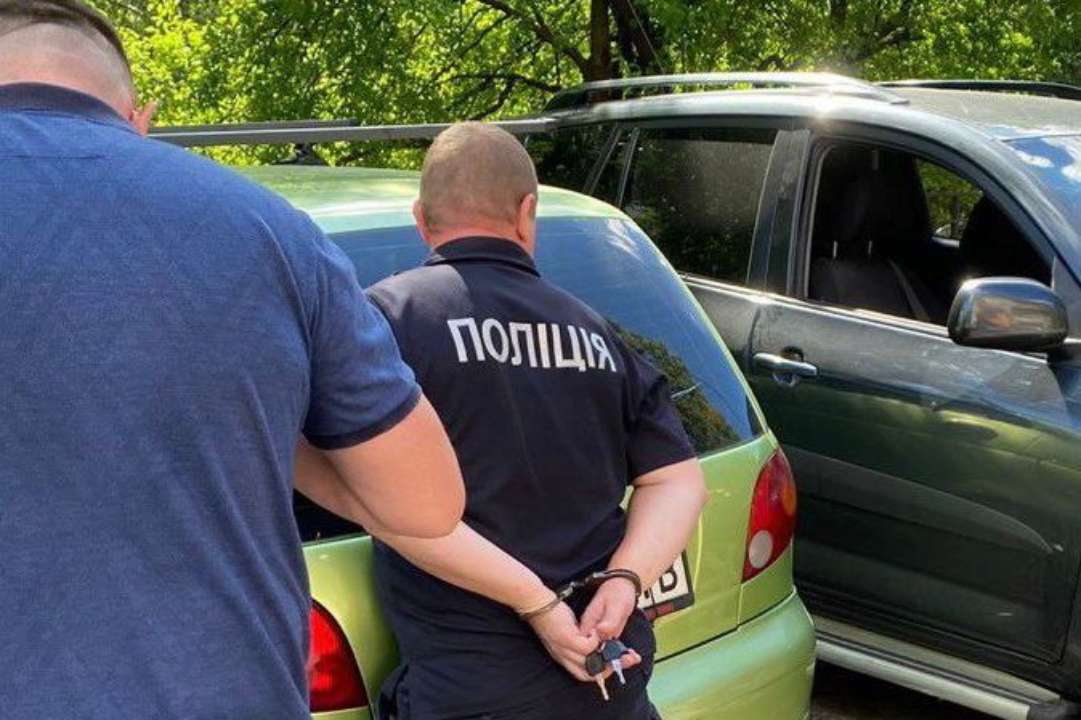 Под Киевом задержали подозреваемого в изнасиловании ребенка копа / Фото: t.me/kyiv_pro_office Под Киевом задержали подозреваемого в изнасиловании ребенка копа / Фото: t.me/kyiv_pro_office