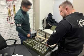 Фото: ТГ-канал Офіс Генерального прокурора Правоохоронці закрили канал контрабанди ювелірних виробів та швейцарських годинників