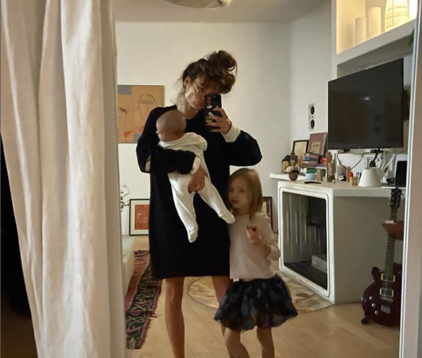 Даша Кацуріна виклала фото з дітьми та Володимиром Дантесом. Фото: Instagram Даша Кацуріна