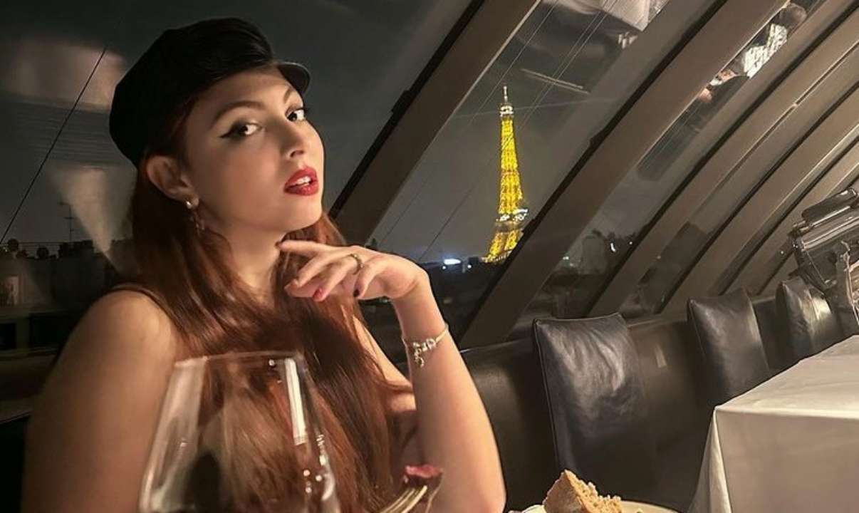 Дочка Олі Полякової нарвалася на критику/Фото: mashapolyakova/instagram "Тобі не соромно?": дочка Полякової нарвалася на критику після фото на тлі Ейфелевої вежі