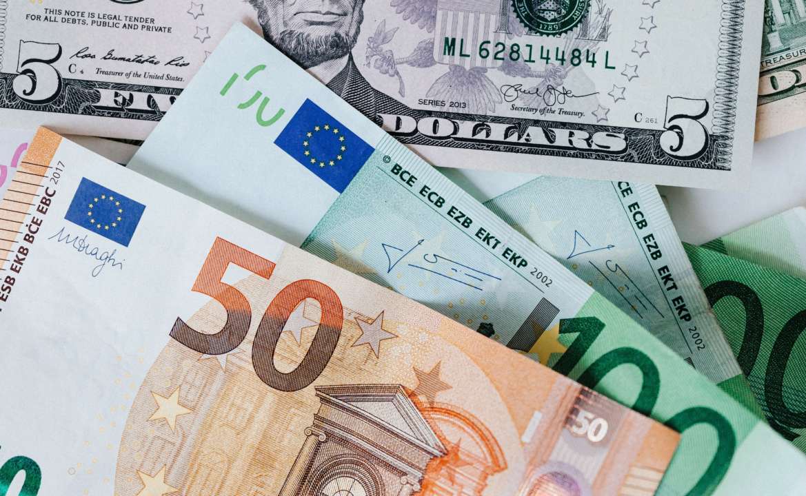 Курс валют на 20 апреля/Фото: pexels Евро упал ниже психологической отметки: курс валют на 20 апреля