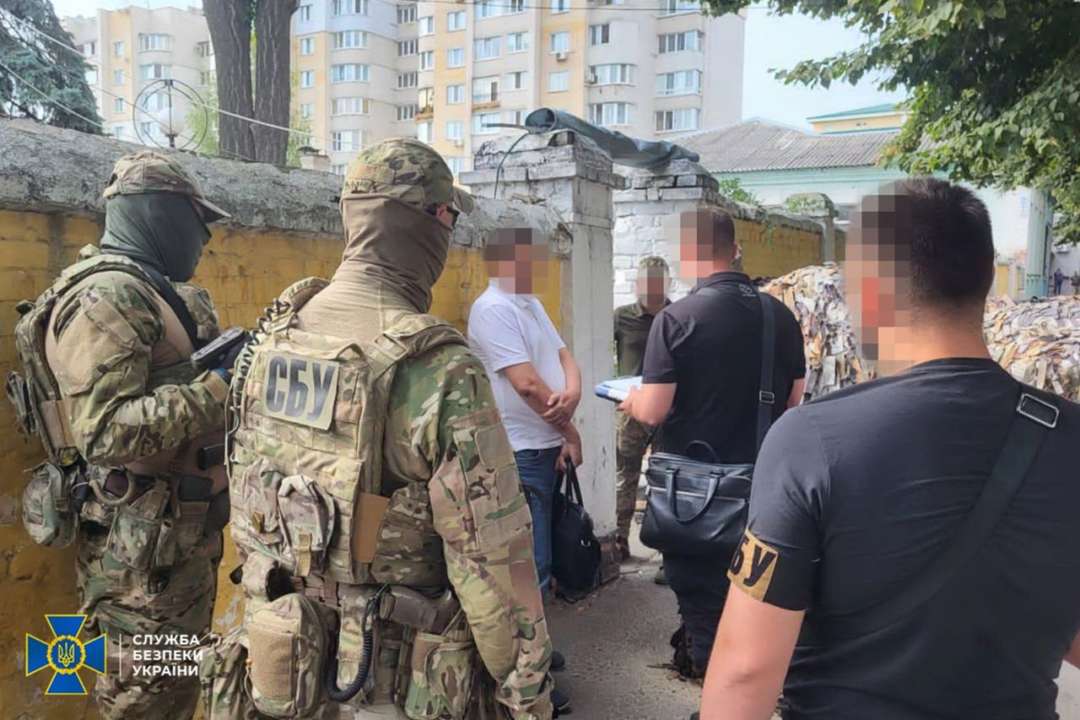 СБУ разоблачила в Виннице более 10 должностных лиц военной медкомиссии и врачей, которые наживались на уклонистах/Фото: СБУ