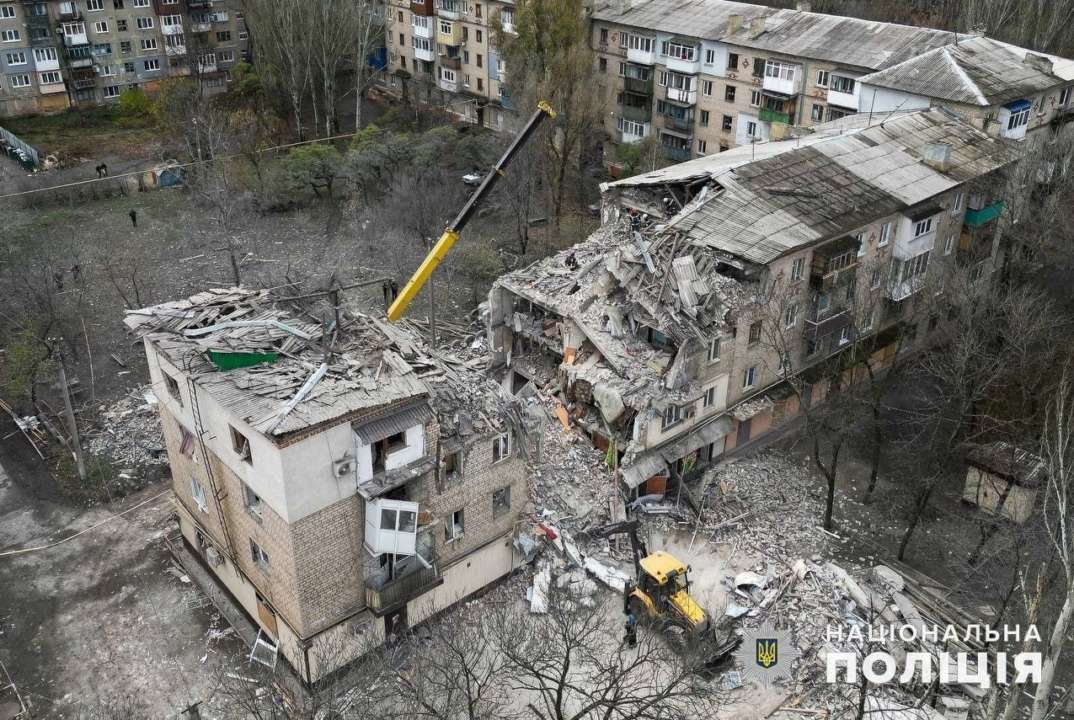 Количество погибших в Селидово возросло до 2: из-под завалов достали тело жертвы/Фото: Нацполиция