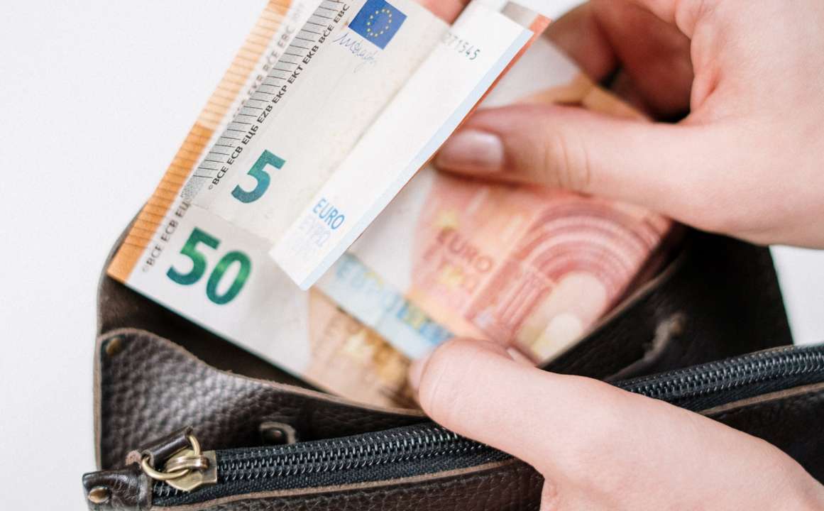 Курс валют на 30 ноября: евро не останавливается в росте, доллар подорожал всего на 1 коп.