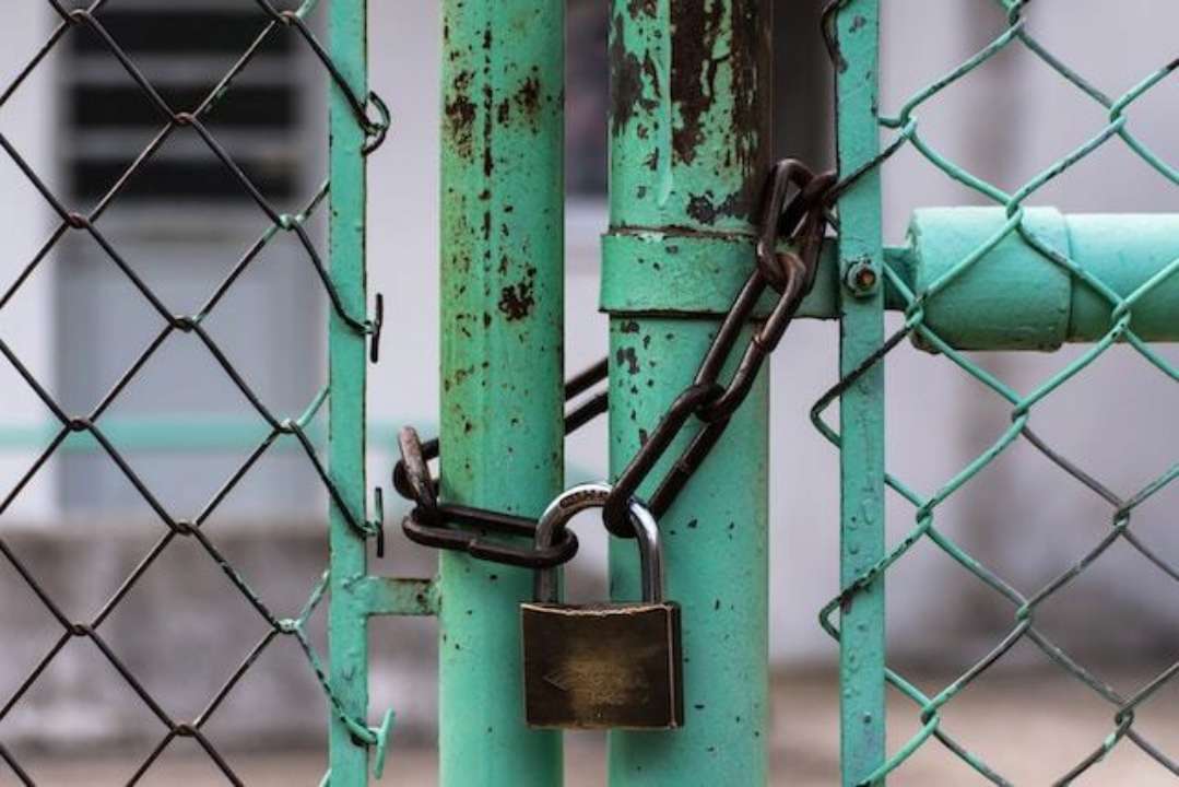 Запертые ворота