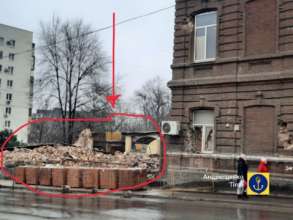 росіяни демонтують Головну катівню в Маріуполі по проспекті Металургів Замітають сліди: росіяни демонтують Головну катівню в Маріуполі по проспекті Металургів
