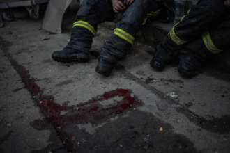 Спасатели ищут под завалами людей: массированная атака 29 декабря 2023 года/Фото: МВД Спасатели ищут под завалами людей: массированная атака 29 декабря 2023 года/Фото: МВД