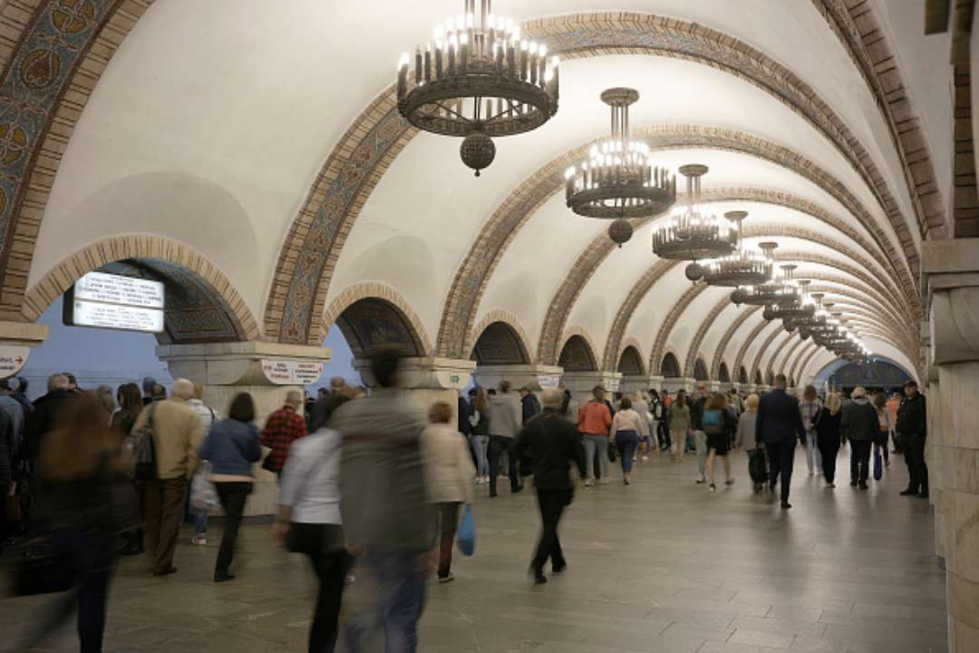 Исторические шрифты: для двух станций метро в Киеве создают вручную новые буквы