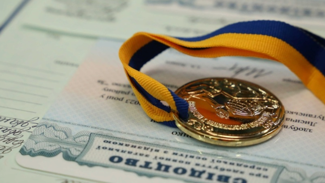 У Раді пропонують скасувати вручення в школах золотих і срібних медалей