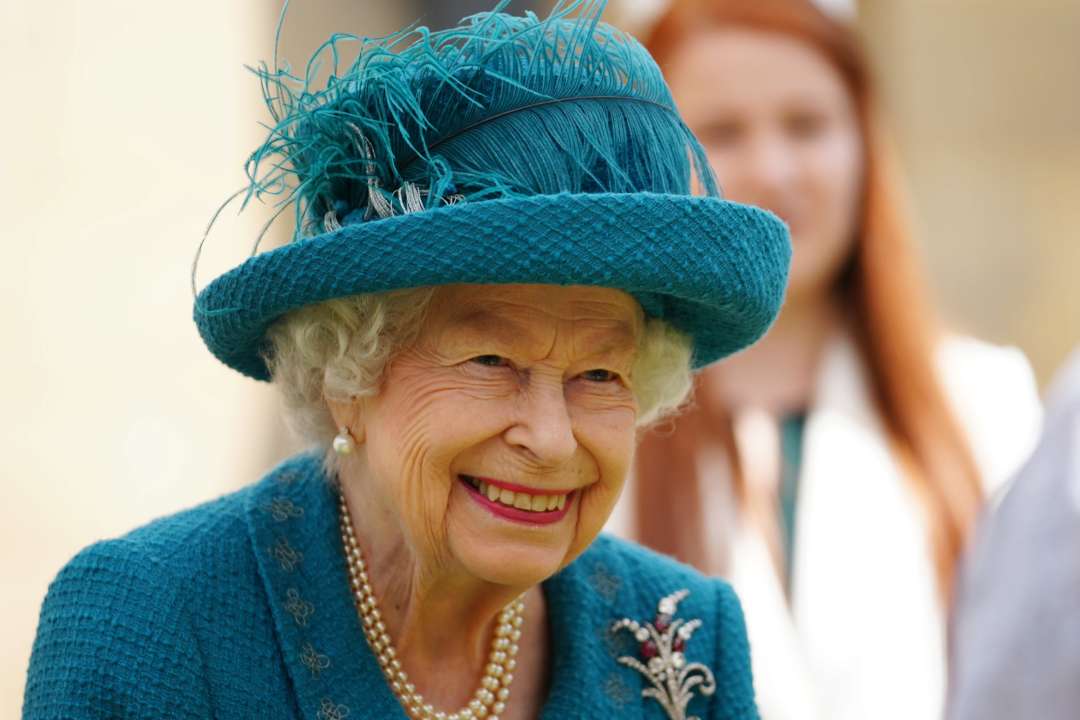 Не узнали королеву: Елизавета II подшутила над американскими туристами