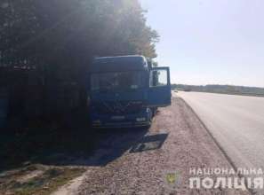 vn.npu.gov.ua Недалеко от Винницы мотоцикл Yamaha сгорел от удара в грузовик Mercedes. Фото
