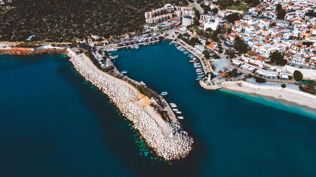 Туреччина обіцяє не пропускати військові кораблі Росії. Фото: Pexels/Автор- ROMAN ODINTSOV Туреччина підтримує Україну