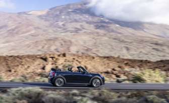Фото: MINI Mini представила перший повністю електричний кабріолет Cooper SE Convertible. Фото