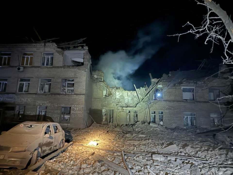 Ворог двічі вдарив по Селидовому: зруйновано багатоповерхівку та лікарню/Фото: Вадим Філашкін