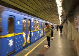 В Киеве в новогоднюю ночь общественный транспорт будет работать дольше/Фото: КГГА Метро