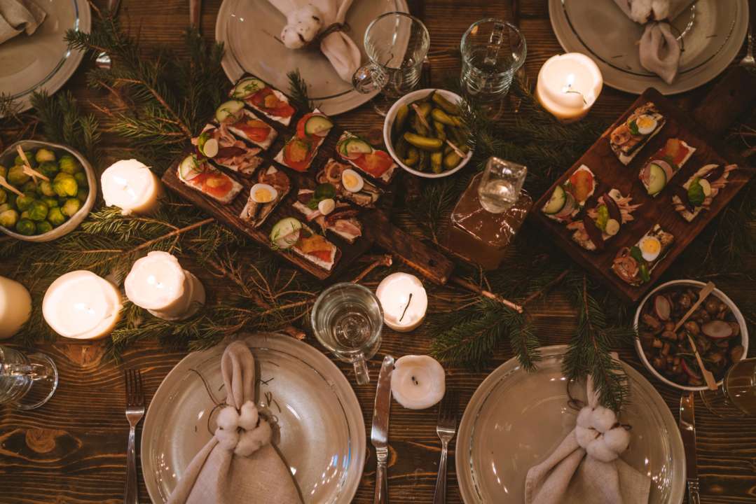 Рецепты новогодних салатов/Фото: pexels Украшаем новогодний стол: 7 оригинальных рецептов праздничных салатов