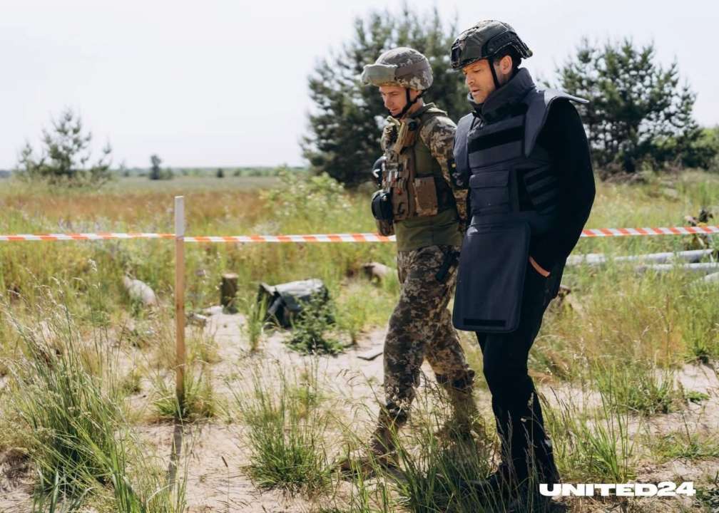 Його гідом на першій локації став військовий на позивний "Академік" Його гідом на першій локації став військовий на позивний "Академік"