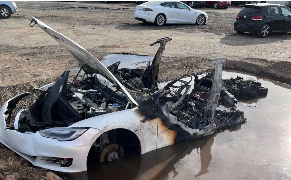 Tesla після пожежі