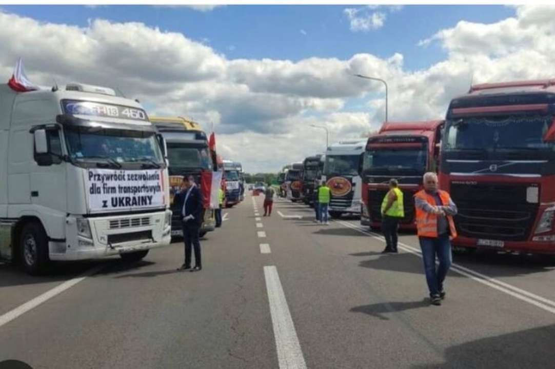 Польские перевозчики начали забастовку на границе: под угрозой "коридоры солидарности"
