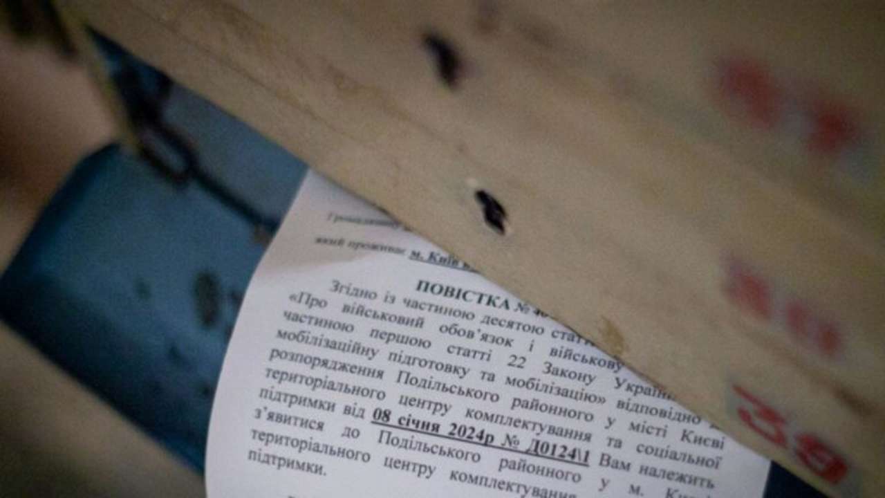 У військовозобов'язаних є три дні, щоб забрати повістку з пошти, інакше буде штраф/Фото: facts.today У військовозобов'язаних є три дні, щоб забрати повістку з пошти — постанова Кабміну