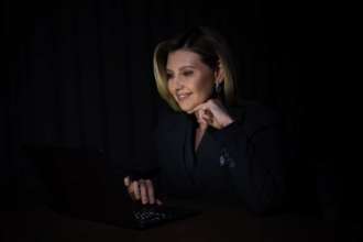 Елена Зеленская / Фото: ОПУ Работала без света: Зеленская показала свой рабочий процесс в экстремальных условиях