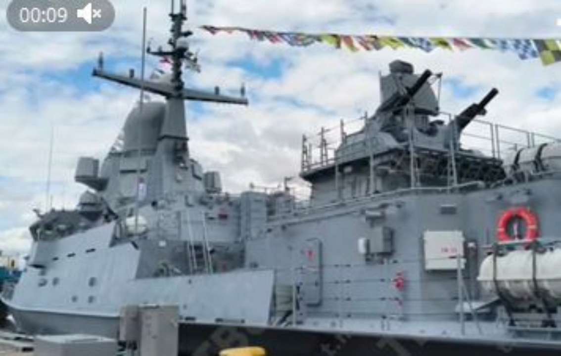 Малий ракетний корабель "Циклон" має водозміщення 800 тон, тобто, в 12 разів менше, ніж "Москва" Малий ракетний корабель "Циклон" має водозміщення 800 тон, тобто, в 12 разів менше, ніж "Москва"