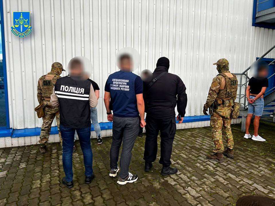 Требовали деньги от демобилизованного бойца: во Львовской области военным сообщили о подозрении