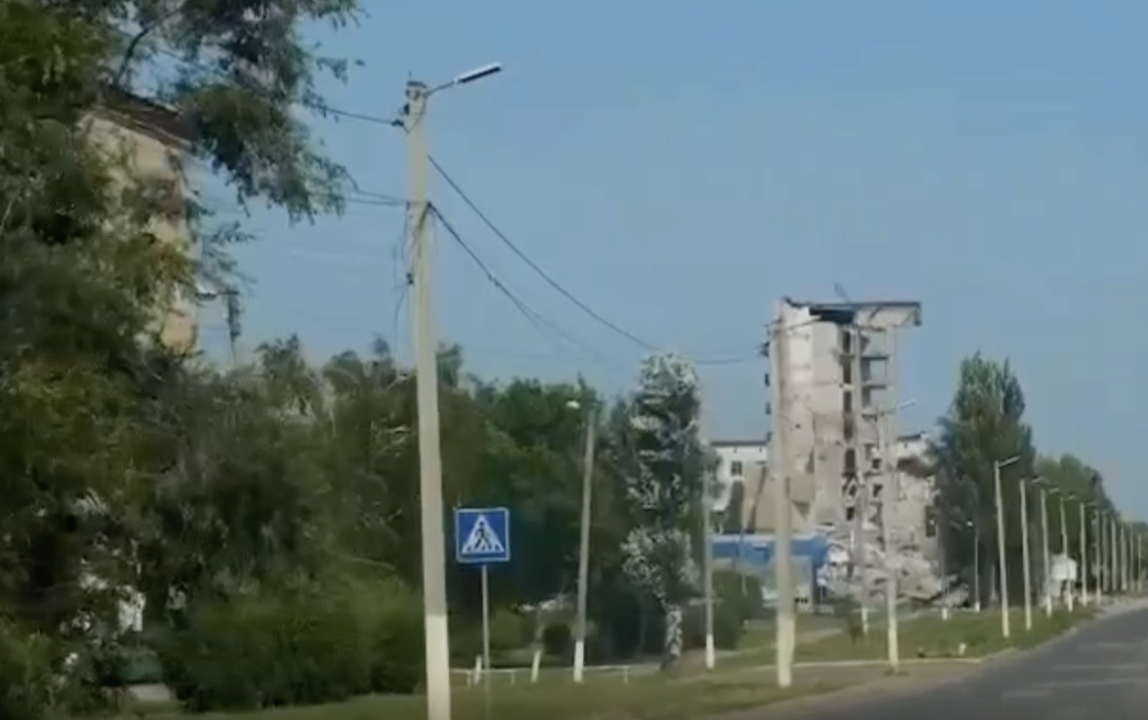 Правоохоронці допомогли трьом людям із порушеннями мобільності евакуюватися з прифронтового селища / Фото: Скриншот Правоохоронці допомогли трьом людям із порушеннями мобільності евакуюватися з прифронтового селища / Фото: Скриншот
