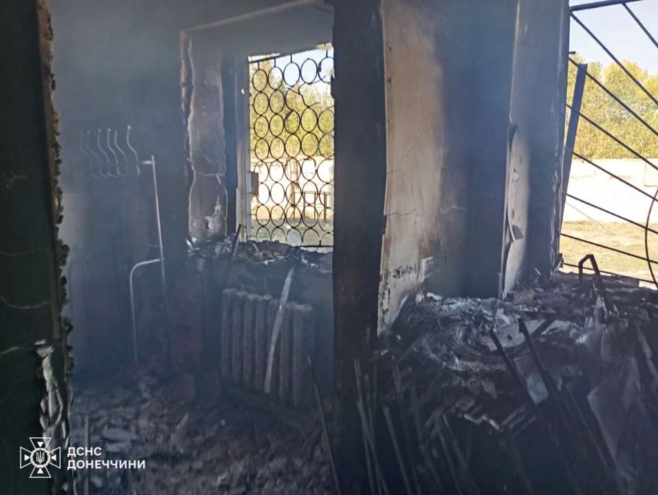 ворожі війська вдруге за місяць завдали удару по пожежній частині у Кураховому (Донецька обл.)