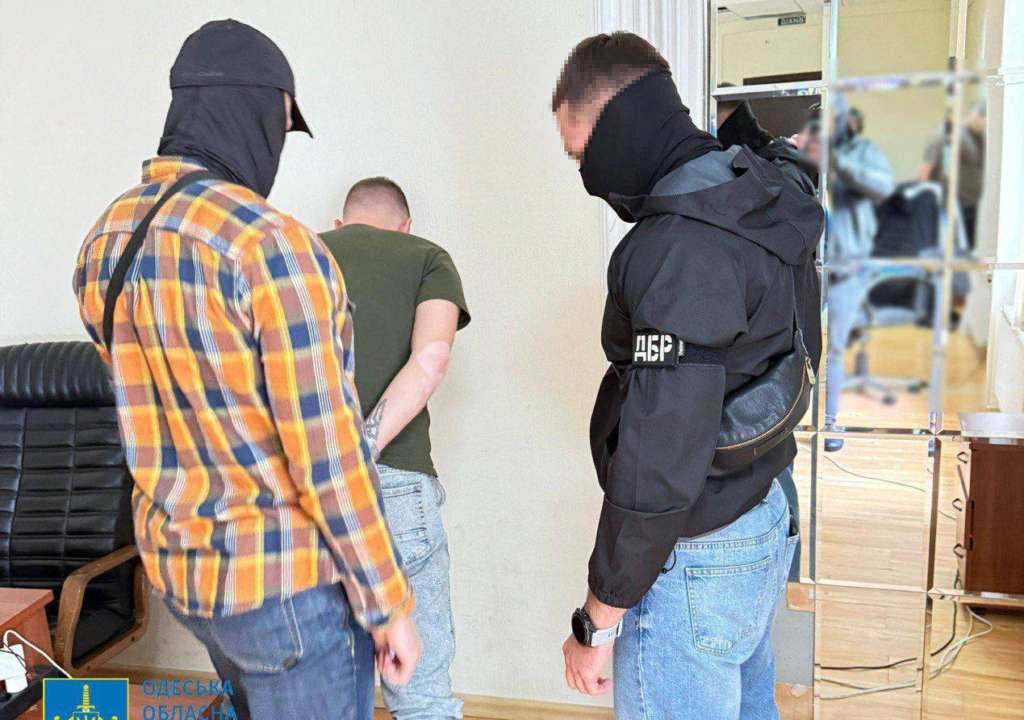 В Одессе задержали экс-правоохранителя, который требовал 60 тысяч долларов/Фото: pgo_gov_ua В Одессе задержали экс-правоохранителя, который требовал 60 тысяч долларов, под видом работника ДБР