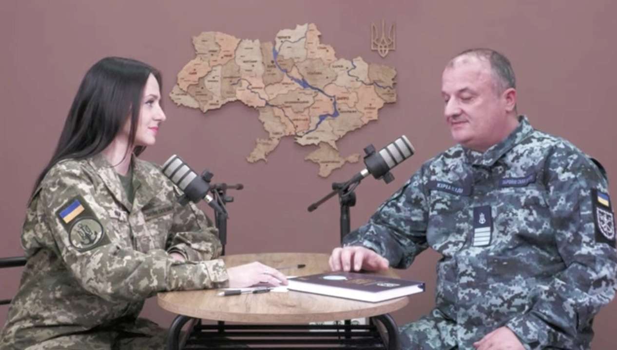 Ведущая проекта Телерадиостудии МОУ «Бриз» и капитан 1 ранга Максима Кириакиди Ведущая проекта Телерадиостудии МОУ «Бриз» и капитан 1 ранга Максима Кириакиди