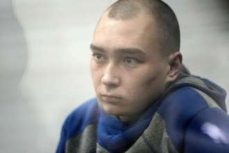 "Выстрелил короткой очередью": российский солдат рассказал на суде, как и зачем убил безоружного украинца/Фото: Christopher Furlong/Getty Images Рашист рассказал на суде как и зачем убил безоружного украинца